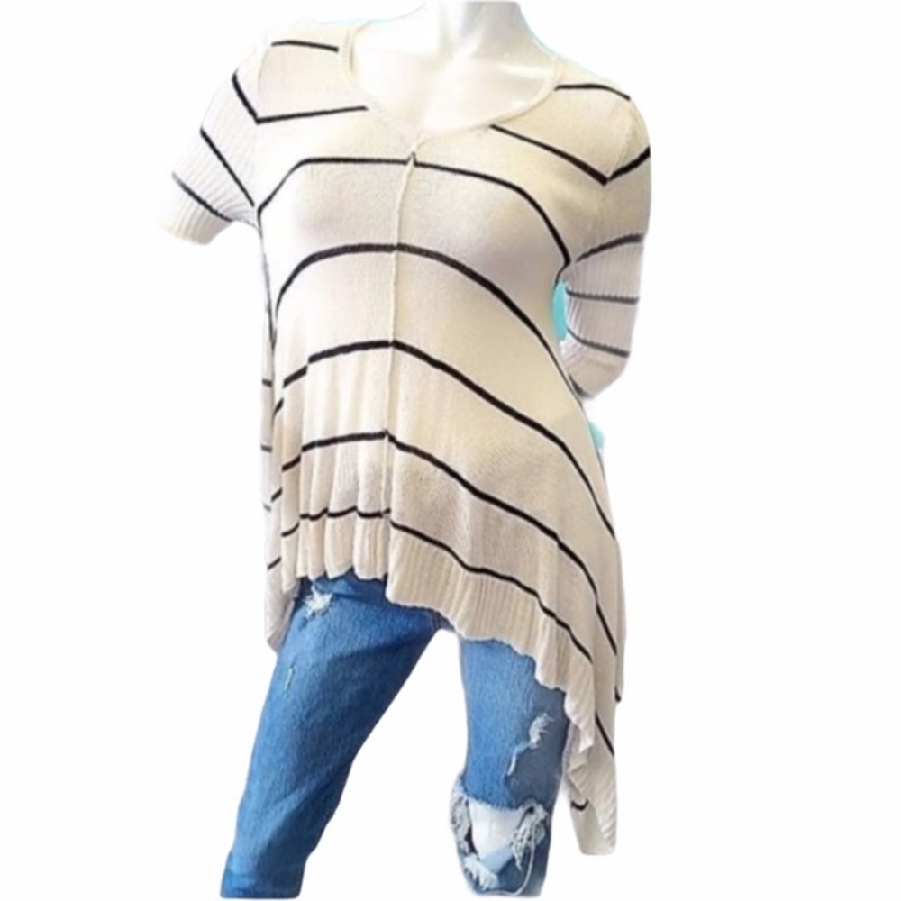 LOVEMARKS Ivory & Black Pullover Striped Sweater